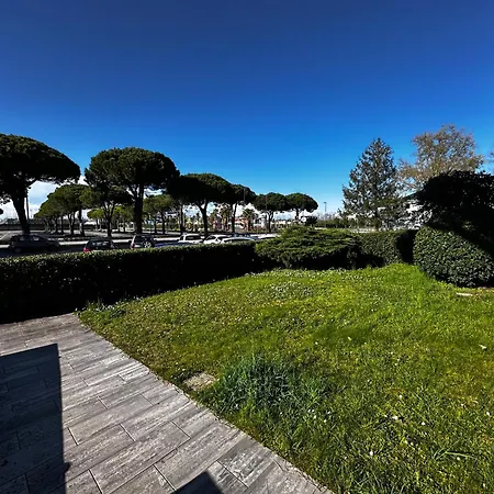 Modern Sunhouse Lignano 公寓 利尼亚诺萨比亚多罗