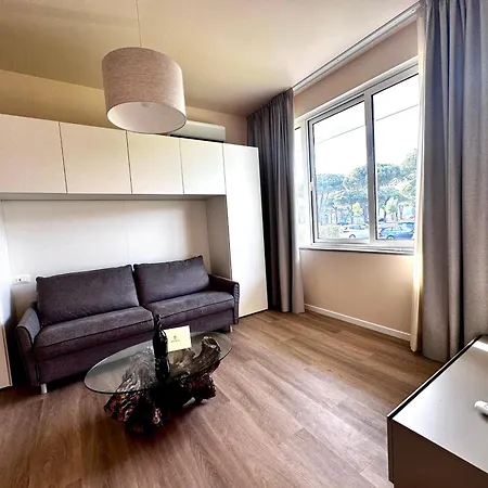 Garden Apartment *
